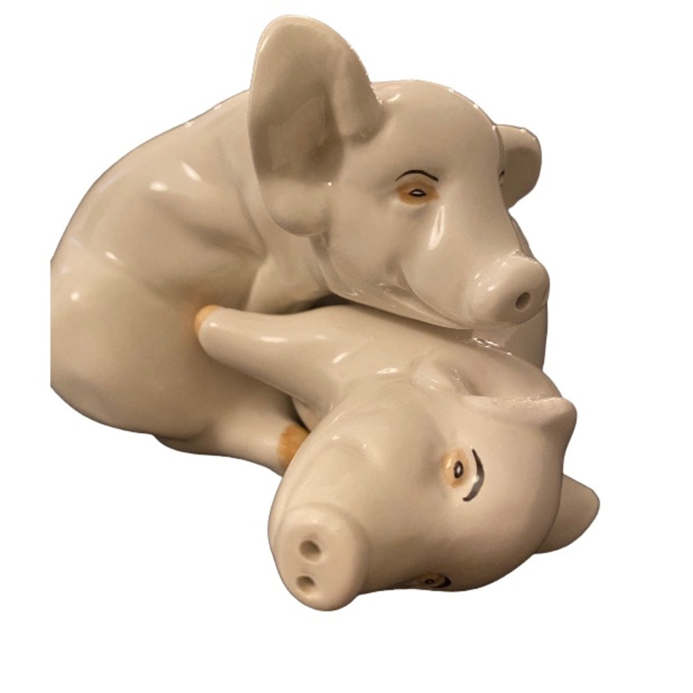 Vintage Fitz And Floyd 1976 Snuggling Nesting Pigs Salt & Pepper Shaker Set EUC